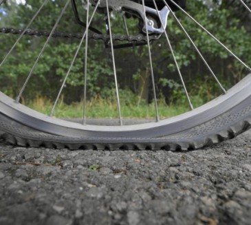 LIMBC MTB 101 : HOW TO FIX FLAT TYRE